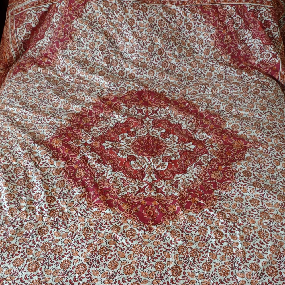 Comforter medallion exotic motif Reversible stripes red